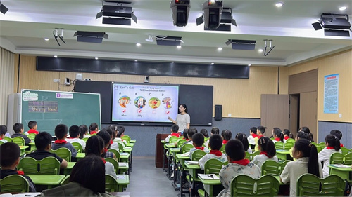 吴佳.jpg 吴佳.jpg