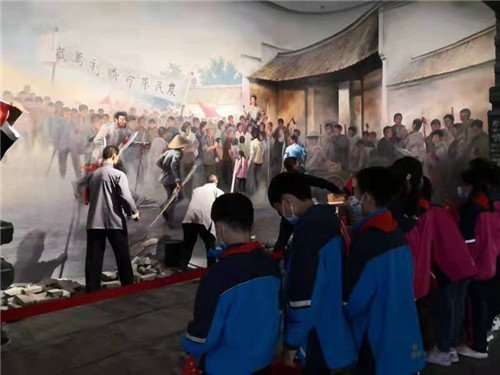 参观烈士馆1