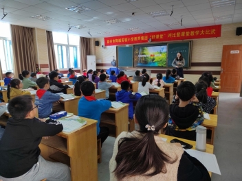 E:\教导处工作\e盘\好课堂赛教\2022\语文组赛课新闻稿\语文组赛课图片\6.jpg