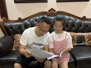 F:\发宜教云家长学校文章\1追梦一\2、六（2）班  戴妍熙家庭（追梦）【已发】\戴妍熙家庭2.jpg戴妍熙家庭2