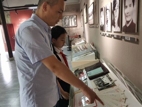 F:\发宜教云家长学校文章\1追梦一\6、五（4）班 许婧煊家庭（追梦）【10月19日】\许婧煊家庭4.jpg许婧煊家庭4