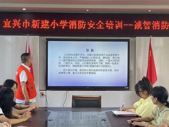 图片包含 人, 游戏机, 男人, 女人&#xA;&#xA;描述已自动生成