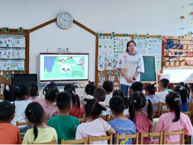 一群人在台上演讲

AI 生成的内容可能不正确。