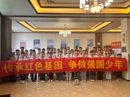 E:2023年支部工作戎耀征章馆集体照4B322853-0C77-4A8D-BCFB-2ACD03CE4FEE-50828-00002157AD136BCB.jpg