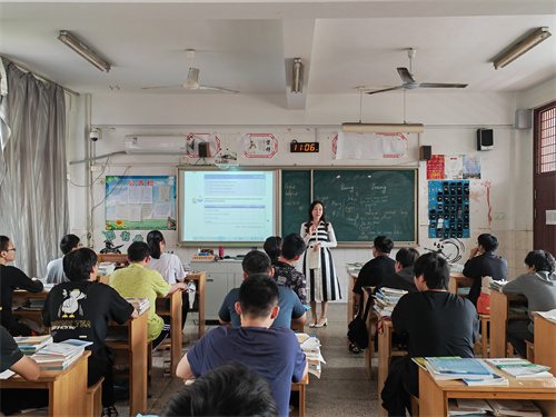 汤艳.jpg