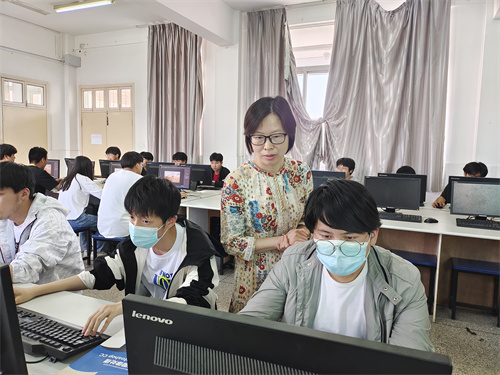 江丽丽.jpg