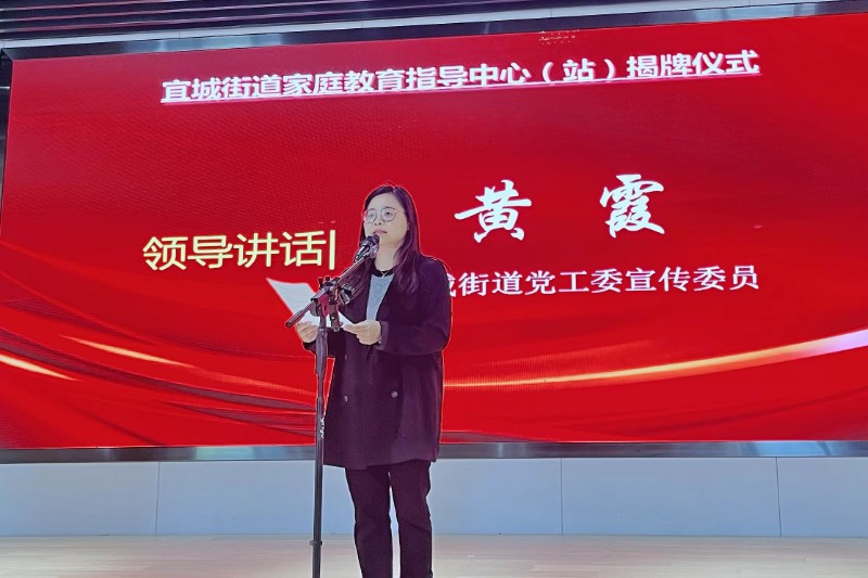 黄霞换.jpg