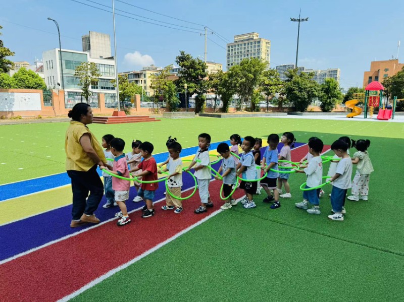 户外游戏：毛毛虫火车游戏.jpg