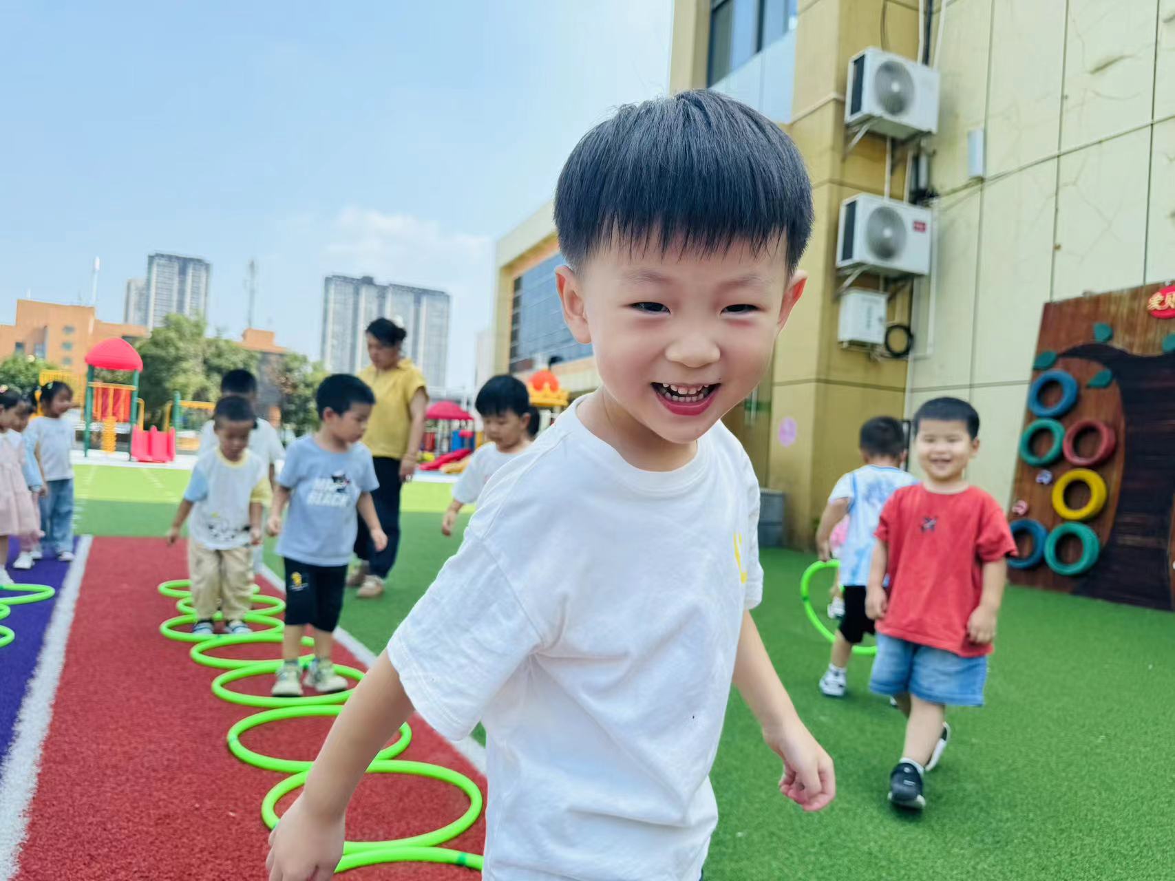 黄一舟  跳圈游戏真好玩。.jpg